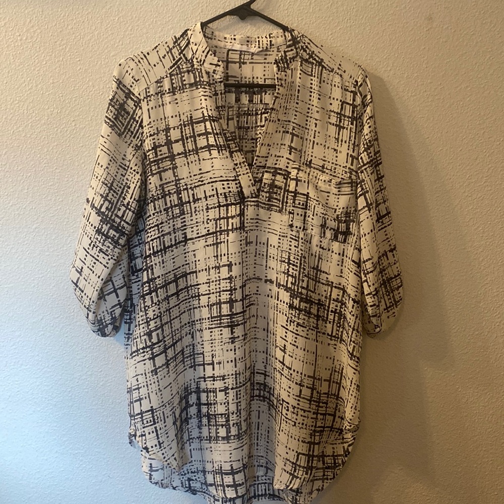 Lush black and white tunic size small